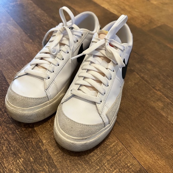 NIke Platform Sneaker - Picture 5 of 5